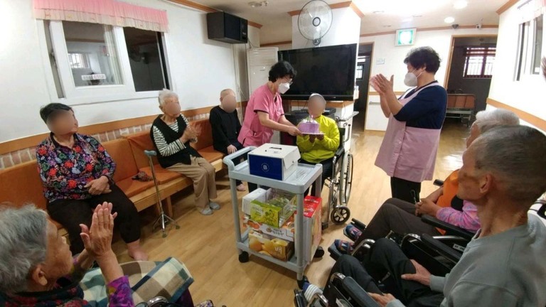 23년 10월의 생신잔치 입니다.