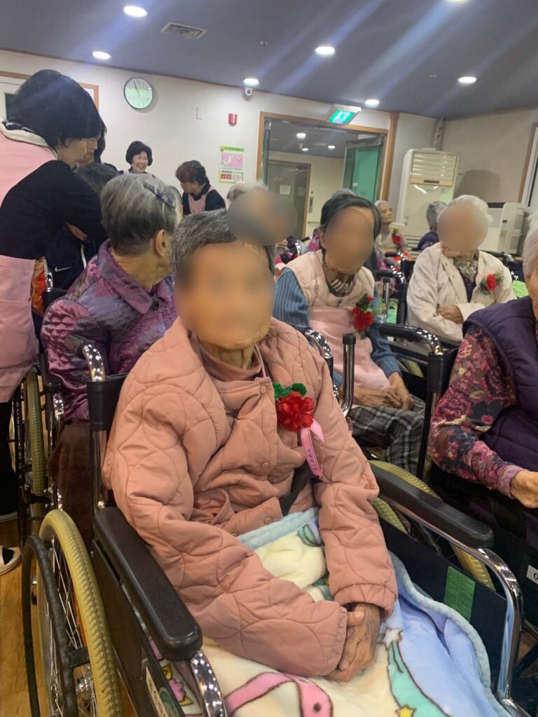 2025년 5월 어버이날 행사 사진입니다.