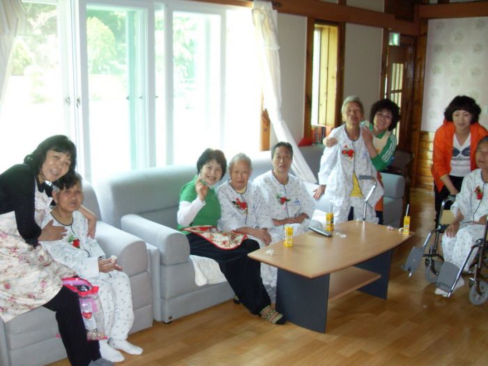 울산해경가족봉사단 카네이션 달아드리기 행사^^